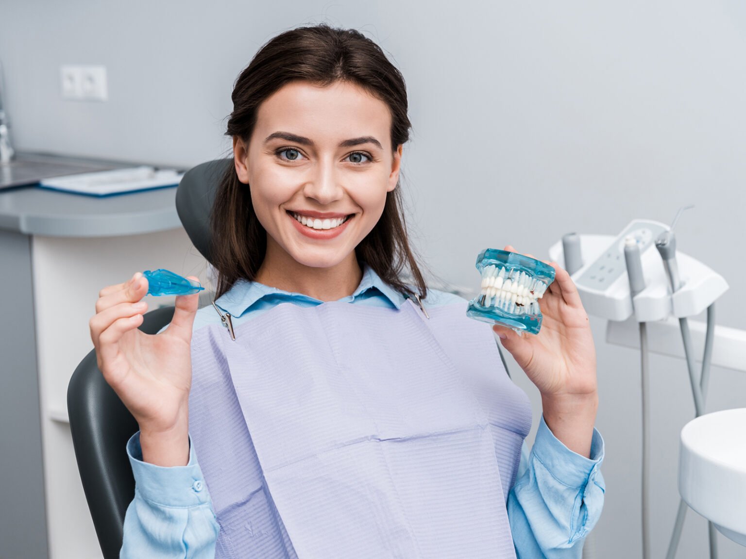 Plastic Vs. Metal Retainers: Which One Is Better?