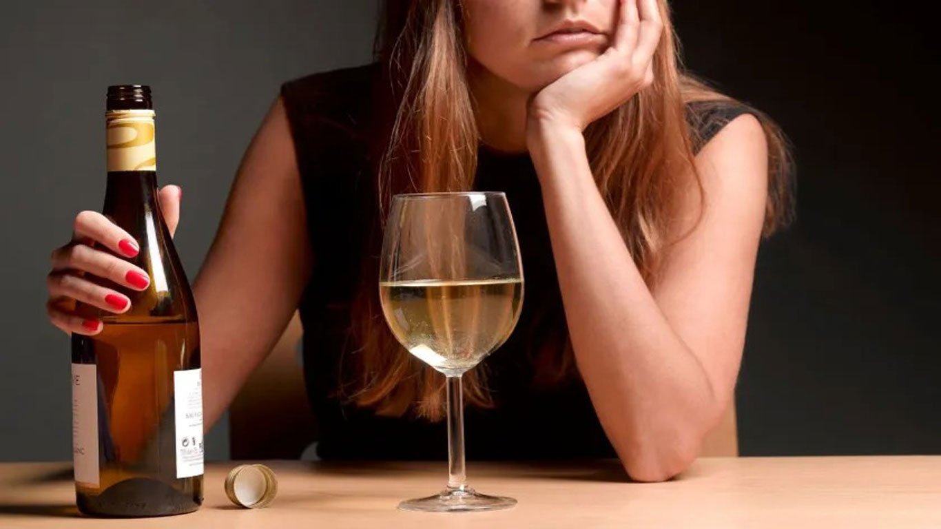 can I drink alcohol during mouth ulcers?